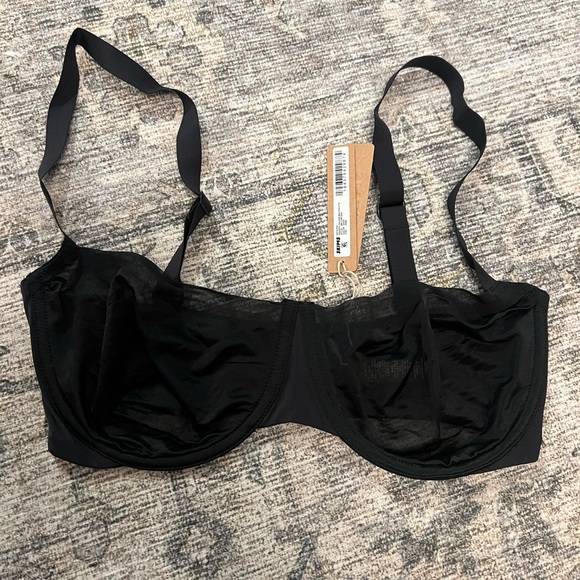 Skims no show molded unlined balconette black 32dd - Picture 1 of 2